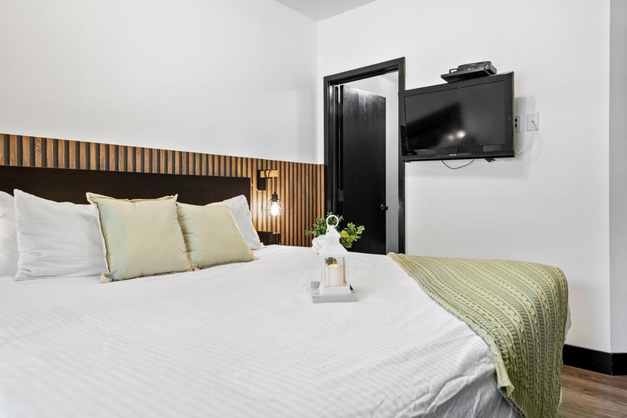 The Mountaineer By Instantsuites Pool & Hottub Canmore Exterior foto