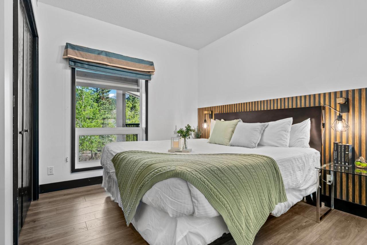The Mountaineer By Instantsuites Pool & Hottub Canmore Exterior foto