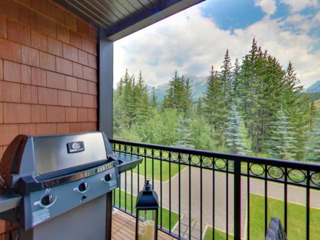 The Mountaineer By Instantsuites Pool & Hottub Canmore Exterior foto